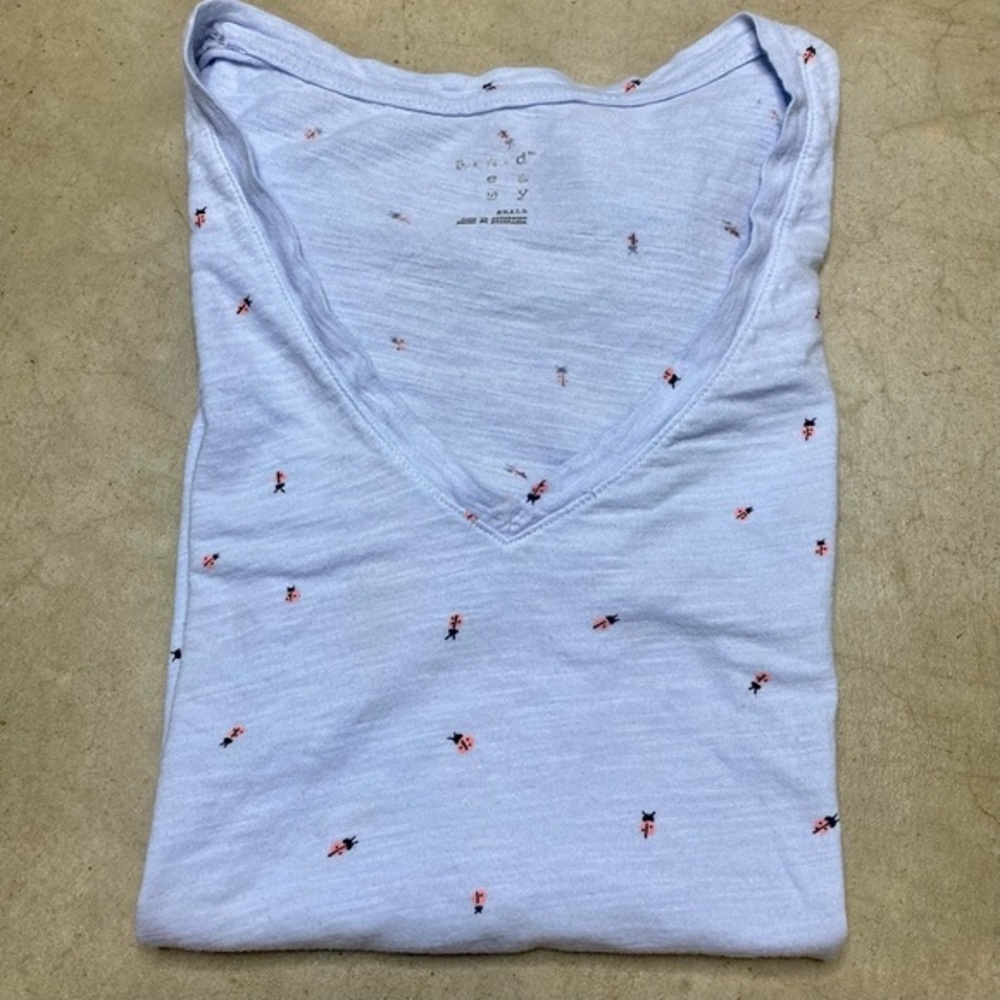 Lady Bug V Neck Short-sleeve Top light blue size small‎
